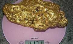 Người đàn ông siêu may mắn tìm thấy khối vàng 4,1 kg dưới đất