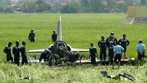 Video hiện trường máy bay quân sự rơi ở Phú Yên