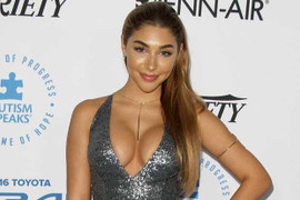 Tình cũ bốc lửa của Justin Bieber lặn lội từ Mỹ sang Manchester gặp Pogba