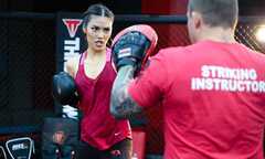 Lan Khuê gây bất ngờ khi khoe tài đánh võ cùng cựu vô địch MMA