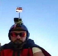 Quay live facebook nhảy dù mạo hiểm, VĐV đâm đầu vào núi chết tại chỗ