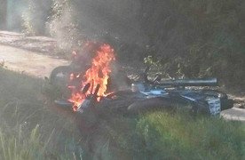 Cãi nhau, đôi vợ chồng mang 2 xe máy ra đốt cháy ngùn ngụt