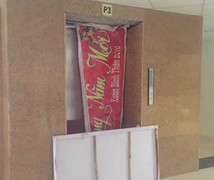 Thang máy rơi tự do từ tầng 14, một thanh niên may mắn thoát nạn