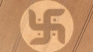 'Chữ thập ngoặc' khổng lồ trên cánh đồng nghi của người ngoài hành tinh gây xôn xao