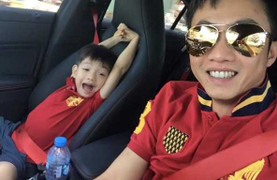 Clip: Con trai Hồ Ngọc Hà - Cường Đô la trổ tài hát tiếng Anh gây sốt