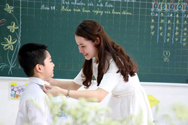 Cô hiệu trưởng viết thơ tặng học sinh chào năm học mới