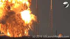 Tên lửa SpaceX nổ tung ngay trước giờ phóng, khói đen bao trùm bầu trời