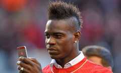 Balotelli tếu táo đáp trả chỉ trích từ Liverpool