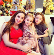 Bố mẹ chi 6 tỷ đồng thuê giúp việc cho con được chăm sóc 'tận răng'