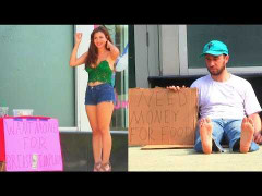 Cô gái xinh đẹp cần nâng ngực và người vô gia cư cần thức ăn, ai sẽ được cho tiền?