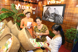 Bột TakyFood trao thưởng đợt 1 cho khách hàng trúng Vespa