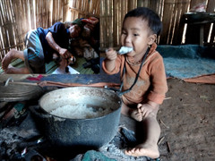 Góc tối Mà Sa Phìn: Những đứa trẻ thèm thuồng khói thuốc phiện (Kỳ 3)