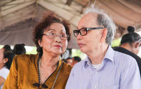 Bố mẹ Hoài Linh từ Mỹ về Việt Nam dự lễ giỗ Tổ ngành sân khấu