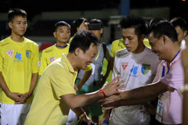 Xem quân bầu Hiển thắng trận 'chung kết' kịch tính đến nghẹt thở