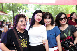 Nghệ sĩ Hà Nội tề tựu đông đủ nhân ngày Giỗ tổ sân khấu