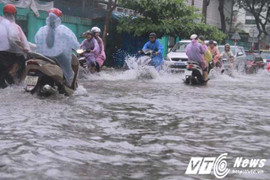 Bão số 4 suy yếu thành áp thấp nhiệt đới