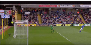 10 bàn thắng hài hước nhất thế giới