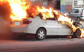 Ô tô tại sân bay Nội Bài bốc cháy, một người chết