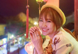 Sau loạt scandal ồn ào, Hari Won mặc áo dài cách tân đón trung thu