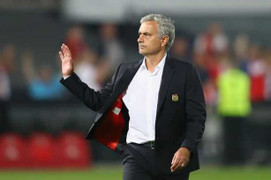 Bình thản sau thất bại, Mourinho đã buông Europa League?