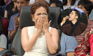 Khả Như 'xanh mặt' khi Mai Quốc Việt nuốt lưỡi lam trên sân khấu