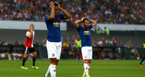 Man United thua trận, cộng đồng mạng ví Mourinho như Van Gaal