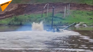 Xe tăng T-72 của Nga băng băng lội nước, vượt sông như tàu ngầm