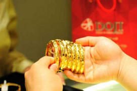 Giá vàng hôm nay 17/9: Cuối tuần tiếp tục lao dốc