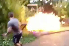 Tẩm xăng đốt rác, thanh niên thiêu trụi cả khu vườn