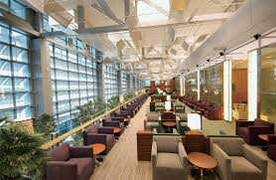 Giả mạo vé máy bay tinh vi, nam hành khách sống sang chảnh ở sân bay 3 tuần