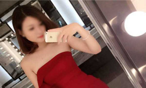 Hot girl 9X cởi áo ngực bịt mũi thoát khỏi đám cháy khốn khổ vì bình luận ác ý của dân mạng
