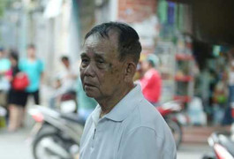 Người bố hơn 100 tuổi thẫn thờ nhìn di ảnh Minh Thuận