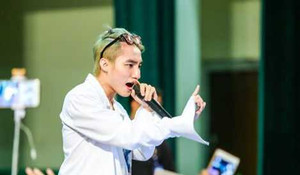 'Sơn Tùng M-TP đừng coi mình là trung tâm của vũ trụ'