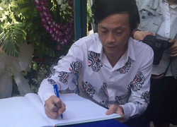 Tiều tuỵ sau khánh thành nhà thờ Tổ, Hoài Linh đến viếng Minh Thuận