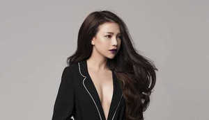 Trà Ngọc Hằng diện đồ khỏe khoắn vẫn gợi cảm