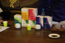 Starbucks 'đổi gió' với dòng đồ uống pha chế từ trà