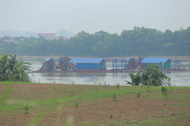 Sông Đà lâm nạn: Khi tàu cuốc ngang nhiên ‘moi ruột’ lòng sông