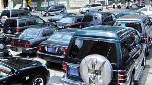 Bộ Tài chính khoán xe công: Quan chức Quốc hội đề nghị bắt buộc trên toàn quốc