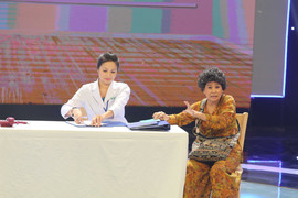 Bảo Lâm đổi nghề bán lăng quăng, Cát Phượng dúi tiền vào tay bác sỹ