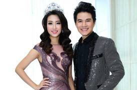 Hoa hậu Đỗ Mỹ Linh diện đầm quyến rũ bên MC Vũ Mạnh Cường