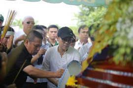 Người nhà NSND Thanh Tòng phải van xin đám đông gây rối, Thành Lộc bức xúc lên tiếng