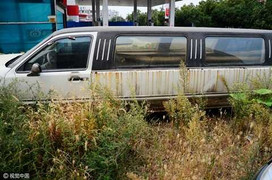 'Buốt ruột' xót siêu xe tiền tỷ nằm phơi nắng phơi mưa giữa cỏ hoang