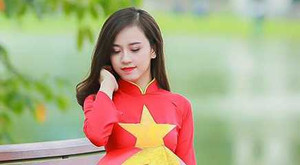 Ngắm vẻ đẹp trong veo của hot girl Đại học Phương Đông