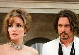 Tròn một tuần ly dị Brad Pitt, Angelina Jolie có 'chỗ dựa mới'