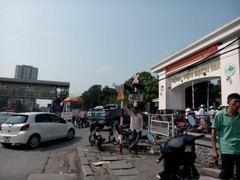 Người dân phát khóc vì không gửi được xe: Thông tin mới từ bệnh viện Bạch Mai