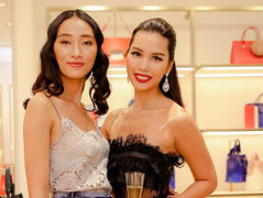 Hà Anh đọ vẻ gợi cảm với Trang Khiếu