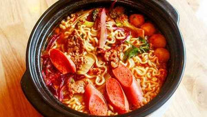 Món mì cay 7 cấp độ đe dọa sức khỏe của bạn thế nào?