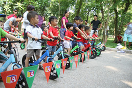 Các cua rơ nhí cùng nhau tranh tài tại Amada Bikes Launching