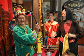 Liveshow Xuân Hinh - 10 triệu đồng/cặp không có mà mua