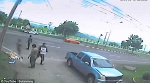 Video: Rộ tin đồn về khoảnh khắc 'hồn lìa khỏi xác' sau tai nạn thảm khốc ở Thái Lan